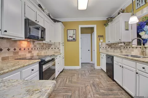 Kitchen - 12769 Landon Dr, Walker, LA 70785 photo 4 of 5