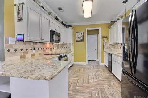 Kitchen - 12769 Landon Dr, Walker, LA 70785 photo 2 of 5