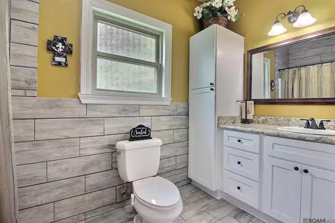 Bath - 12769 Landon Dr, Walker, LA 70785 photo 2 of 3
