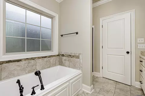 Bath - 4940 Pointe Prospect Dr, Torbert, LA 70762 photo 2 of 3