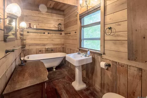 Bath - 8920 Comite Dr, Baker, LA 70714 photo 4 of 4