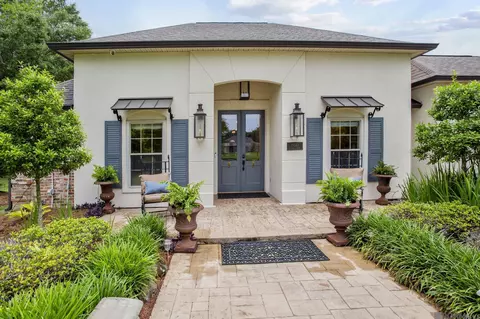 15023 N Pointe Dr, Prairieville, LA 70769