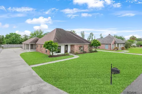 8818 Wyeth Dr, Denham Springs, LA 70706