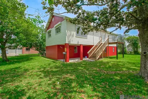 830 15th St, Gretna, LA 70053