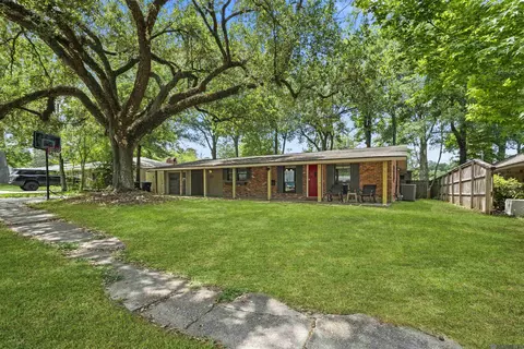 667 College Hill Dr, Baton Rouge, LA 70808