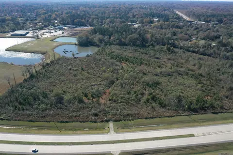 25 Central Thruway, Central, LA 70837