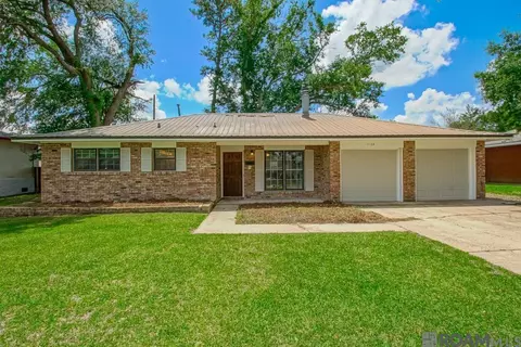 1129 E Grace St, Gonzales, LA 70737