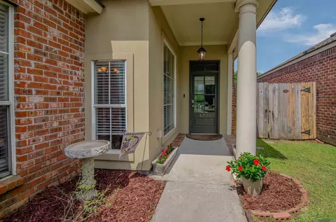 5228 Eastbay Dr, Baton Rouge, LA 70820