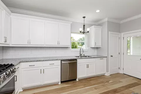 Kitchen - 3222 Jackson St, Baker, LA 70714 photo 2 of 2