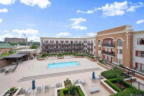 7707 Bluebonnet Blvd # 403, Baton Rouge, LA 70810