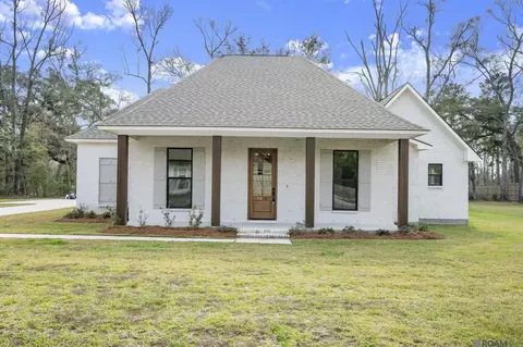 7210 Riverbank Dr, Denham Springs, LA 70706