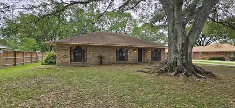11038 Greencrest Dr, Baton Rouge, LA 70811