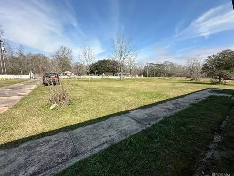 Exterior - 8360 Dyer Rd, Baker, LA 70714 photo 2 of 4