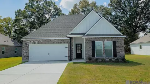 3542 Chien St, Zachary, LA 70791