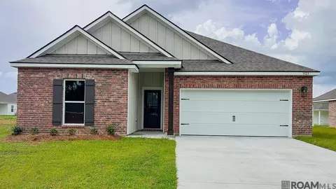 3523 Chien St, Zachary, LA 70791