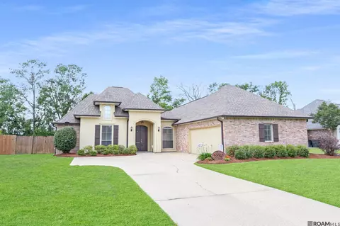 2219 Twin Circle Dr, Gonzales, LA 70737