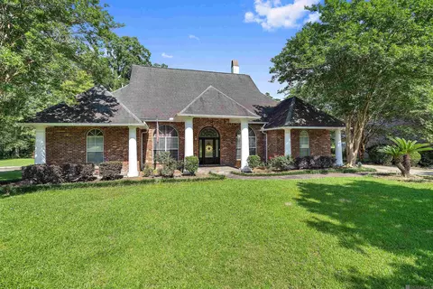 35150 Stone Castle Dr, Denham Springs, LA 70706