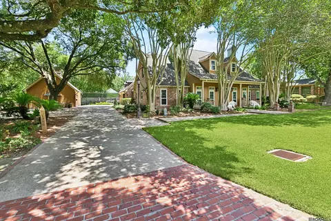 1906 Lansdown Dr, Port Allen, LA 70767