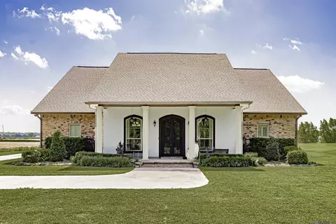 323 Silvery Ln, Port Allen, LA 70767