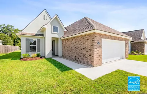 10414 Highland Lakes Dr, Denham Springs, LA 70726