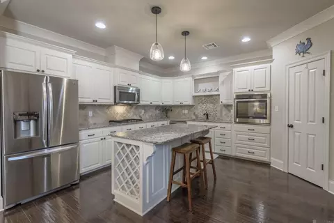 8324 Valencia Ct, Baton Rouge, LA 70820