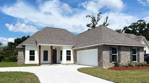7027 Panama Canal Dr, Gonzales, LA 70737