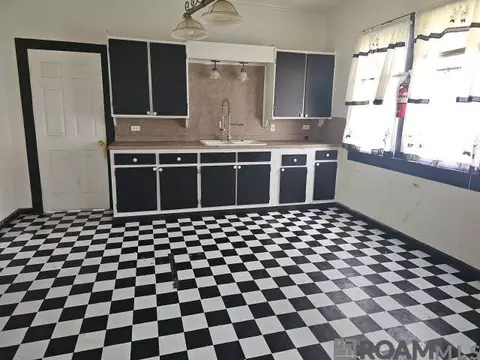 Kitchen - 208 Bowman St, Berwick, LA 70342 photo 1 of 2