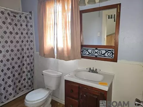 Bath - 208 Bowman St, Berwick, LA 70342 photo 3 of 3