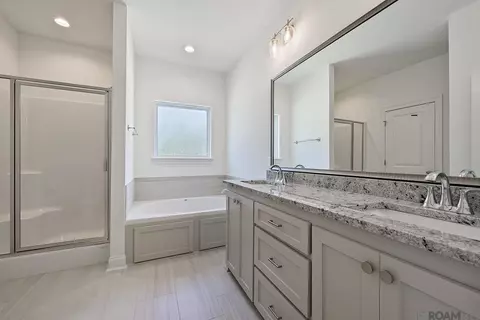 Bath - 14641 Carroll Ave, Walker, LA 70785 photo 1 of 2