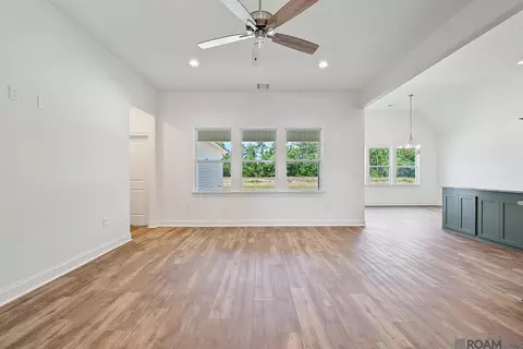 Living - 14641 Carroll Ave, Walker, LA 70785 photo 2 of 3