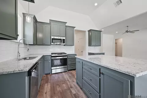 Kitchen - 14641 Carroll Ave, Walker, LA 70785 photo 2 of 4
