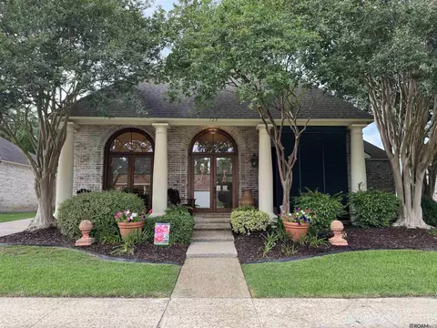 723 Troutbeck Dr, Baton Rouge, LA 70810