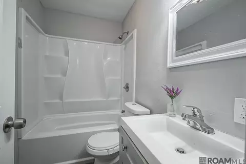 Bath - 4367 Wimbish Dr, Baker, LA 70714 photo 2 of 2