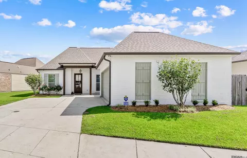 8365 Seville Ct, Baton Rouge, LA 70820