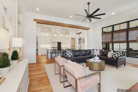 Living - 8741 Marques Ln, Baton Rouge, LA 70809 photo 3 of 5