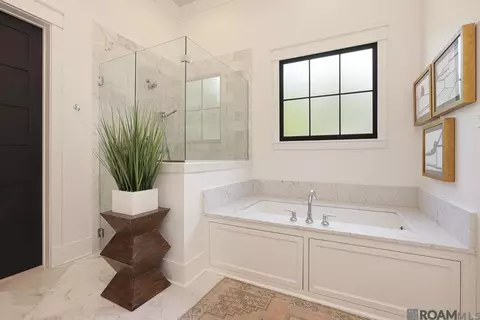 Bath - 8741 Marques Ln, Baton Rouge, LA 70809 photo 3 of 6
