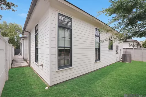 Exterior - 8741 Marques Ln, Baton Rouge, LA 70809 photo 4 of 6