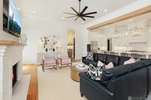 Living - 8741 Marques Ln, Baton Rouge, LA 70809 photo 2 of 5