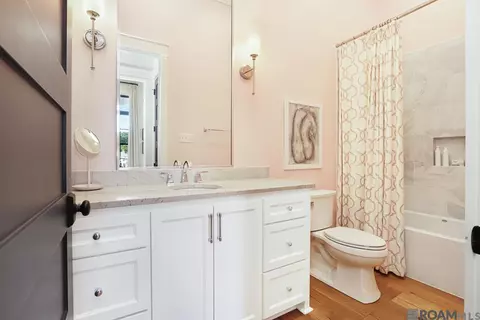 Bath - 8741 Marques Ln, Baton Rouge, LA 70809 photo 4 of 6