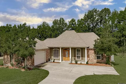 650 Esperanza Dr, Port Allen, LA 70767