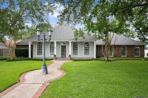 9028 Round Oak Dr, Baton Rouge, LA 70817