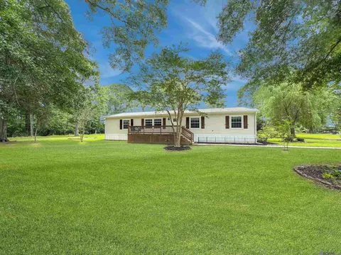 3201 Safer Dr, Slaughter, LA 70777