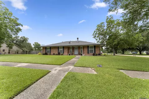 5943 Tee Dr, Zachary, LA 70791