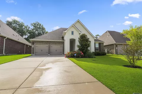 58805 Island Dr, Plaquemine, LA 70764