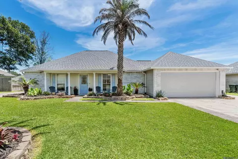 17060 Fox Ridge Dr, Prairieville, LA 70769
