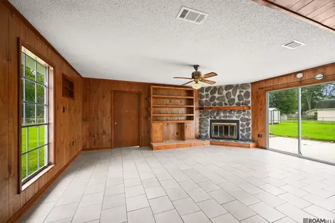 Living - 620 Charles Ave, Baker, LA 70714 photo 2 of 4