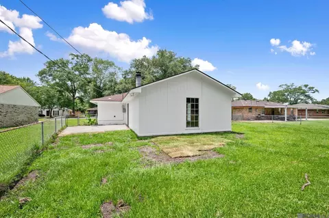 Exterior - 620 Charles Ave, Baker, LA 70714 photo 3 of 4