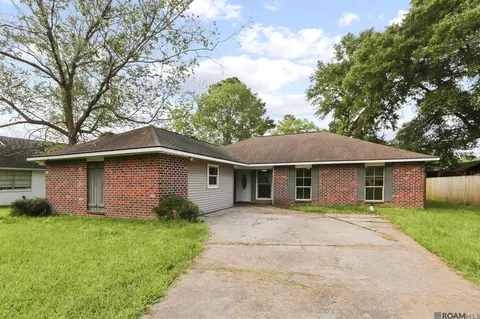 8907 Cedar Springs Ave, Denham Springs, LA 70726