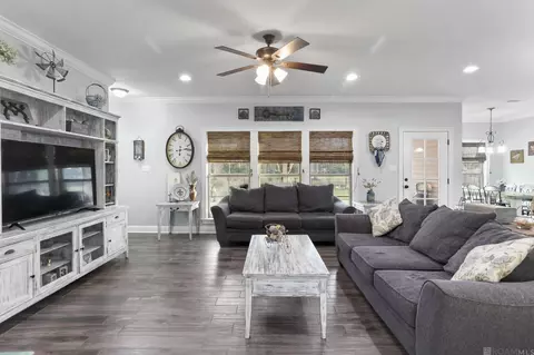 44067 Lebeau Rd, Saint Amant, LA 70774