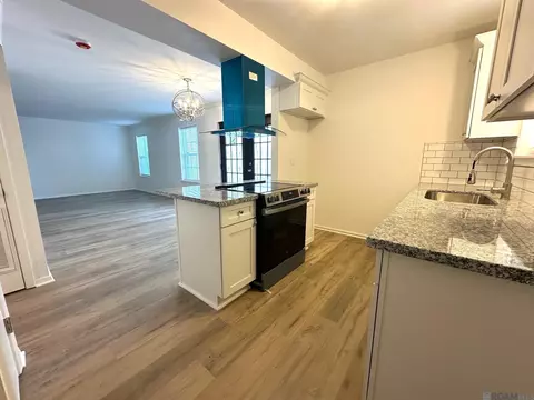 9853 Jefferson Hwy # F34, Baton Rouge, LA 70809